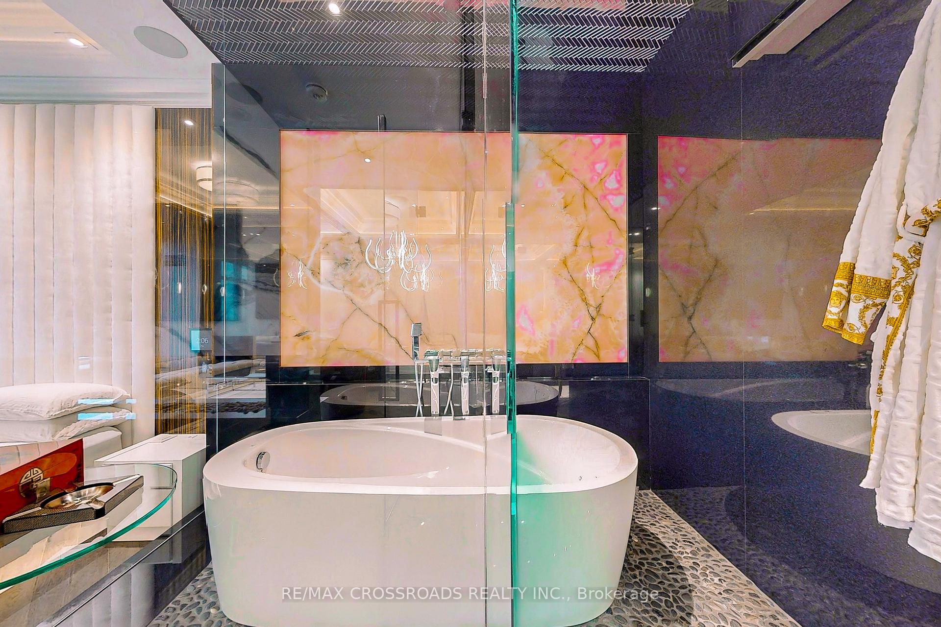 #4801 - 311 Bay Street, Toronto Unit: 4801