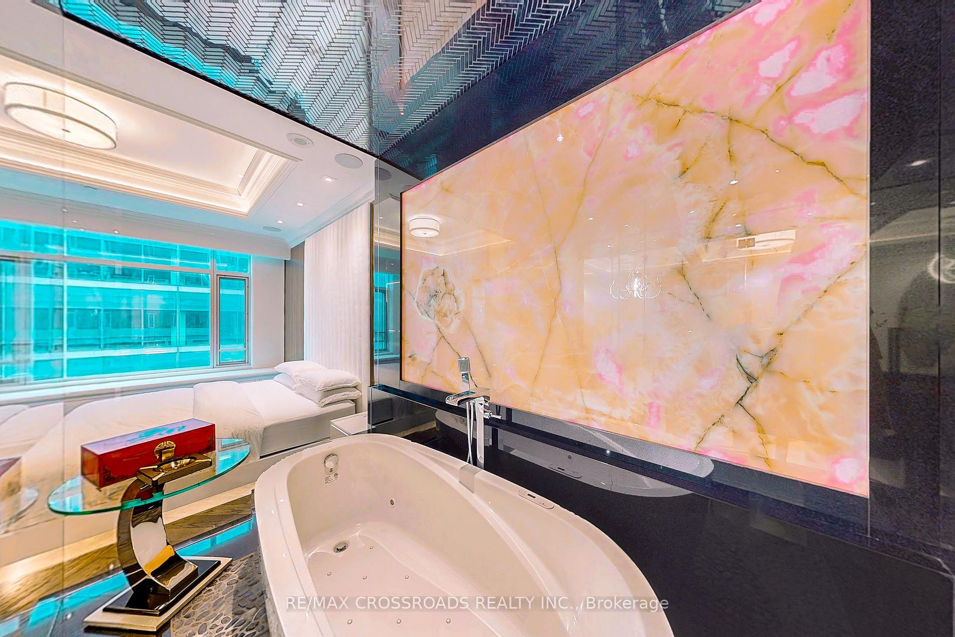 #4801 - 311 Bay Street, Toronto Unit: 4801
