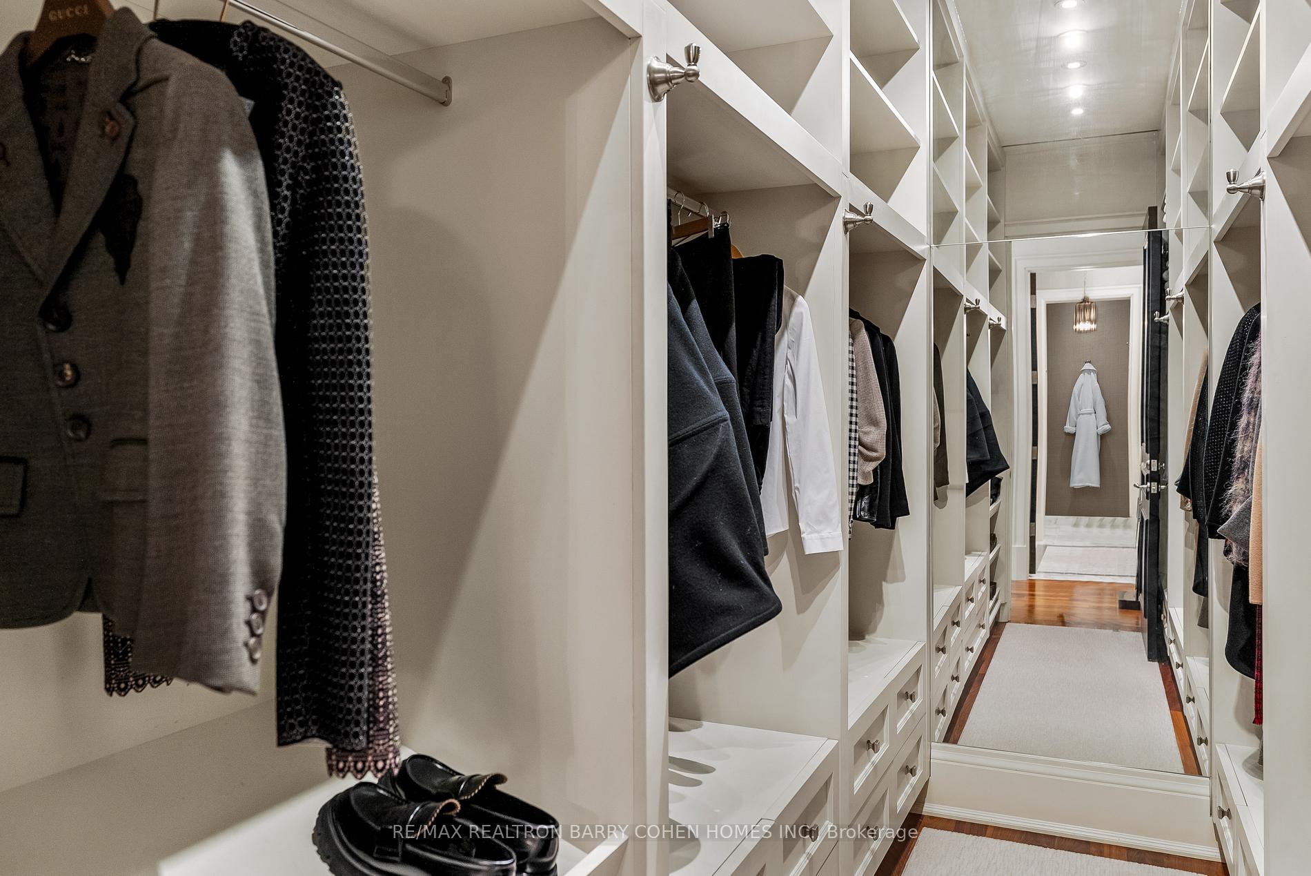 #1A - 1 St Thomas Street, Toronto Unit: 1A