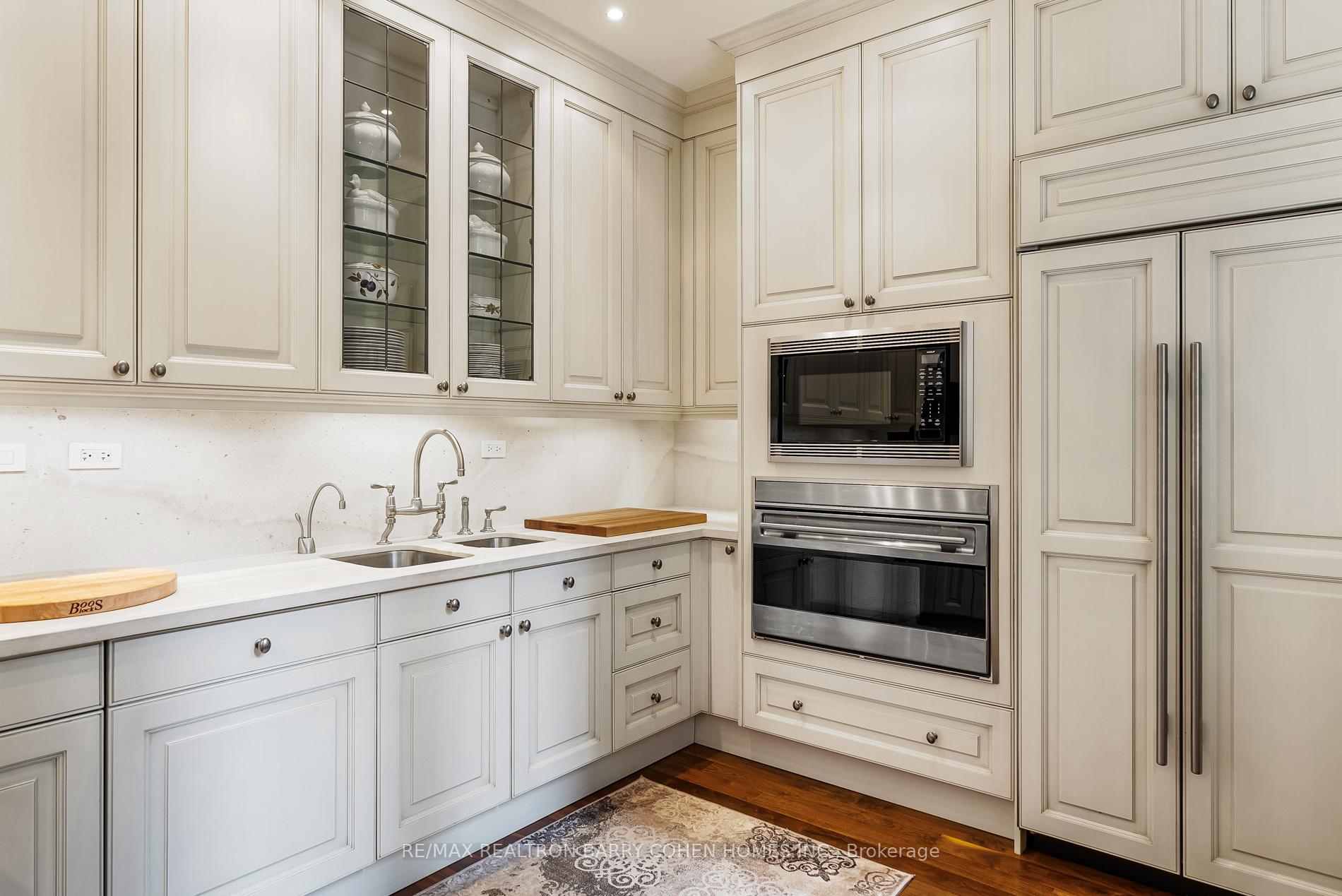 #1A - 1 St Thomas Street, Toronto Unit: 1A