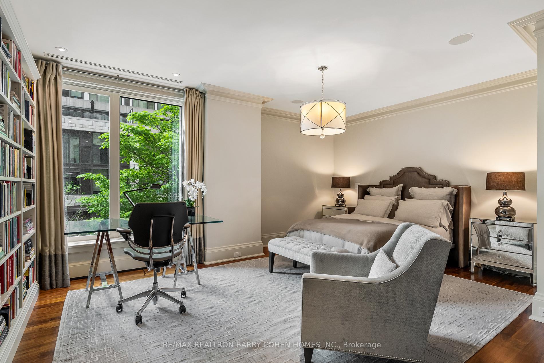 #1A - 1 St Thomas Street, Toronto Unit: 1A