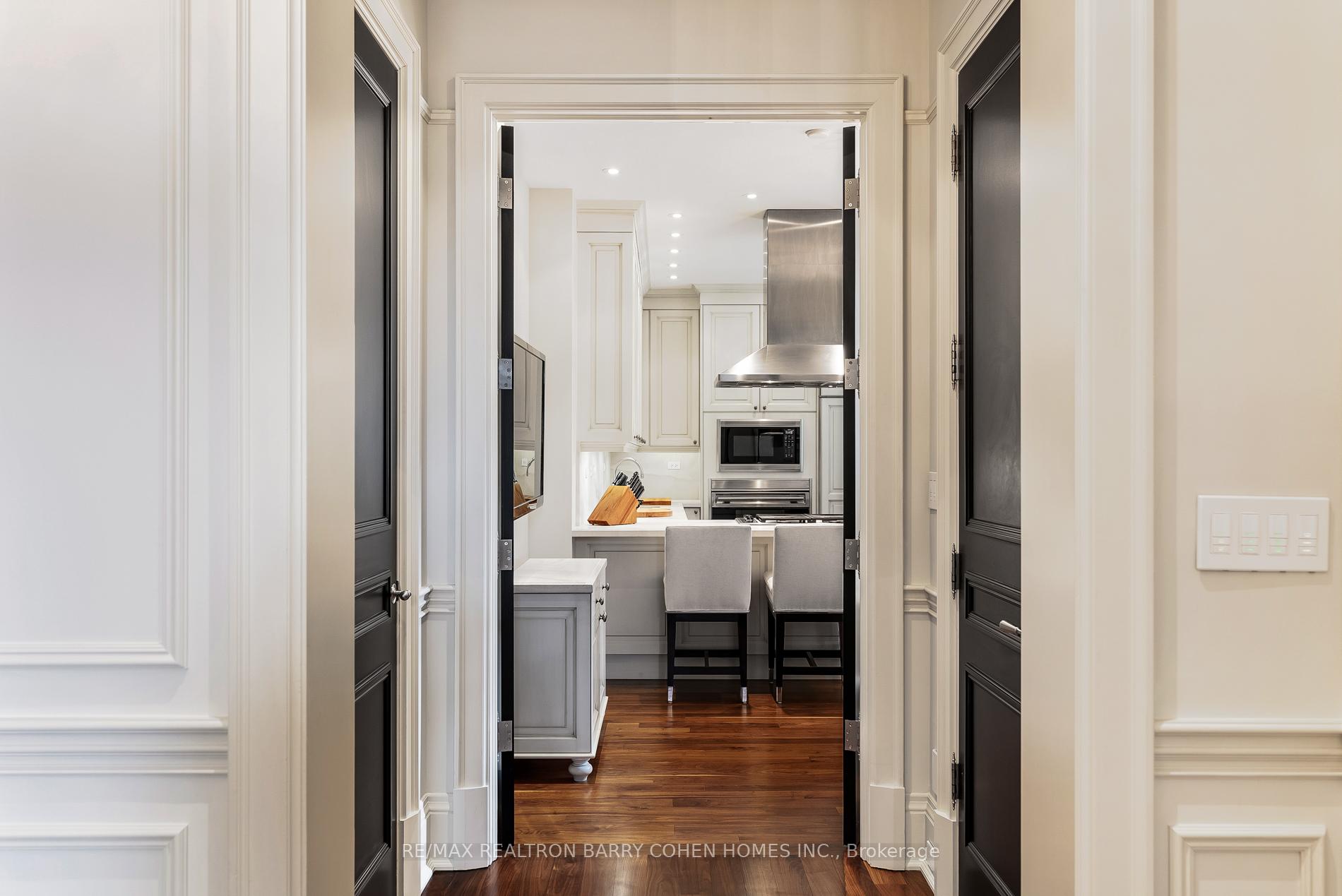 #1A - 1 St Thomas Street, Toronto Unit: 1A