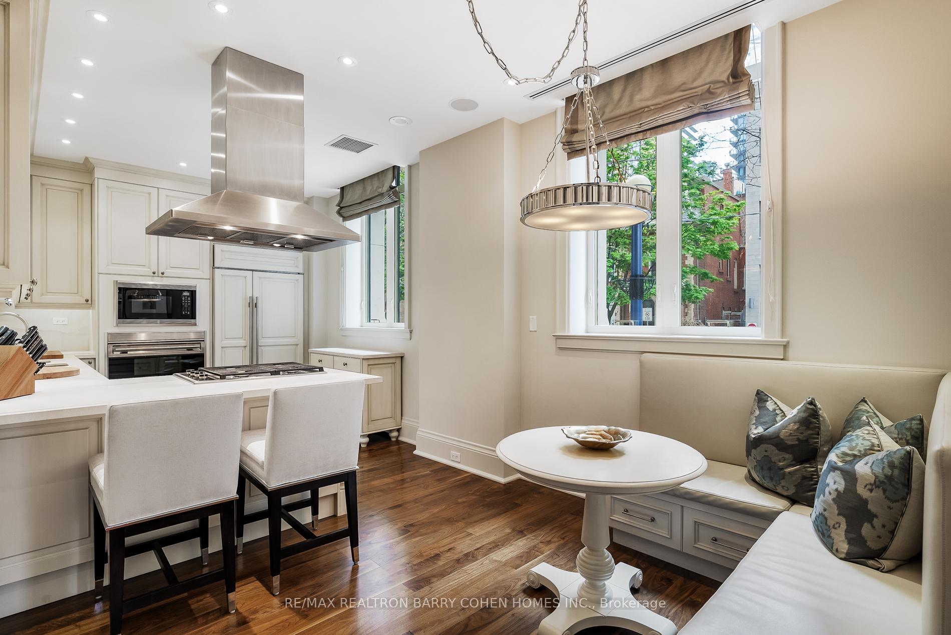 #1A - 1 St Thomas Street, Toronto Unit: 1A