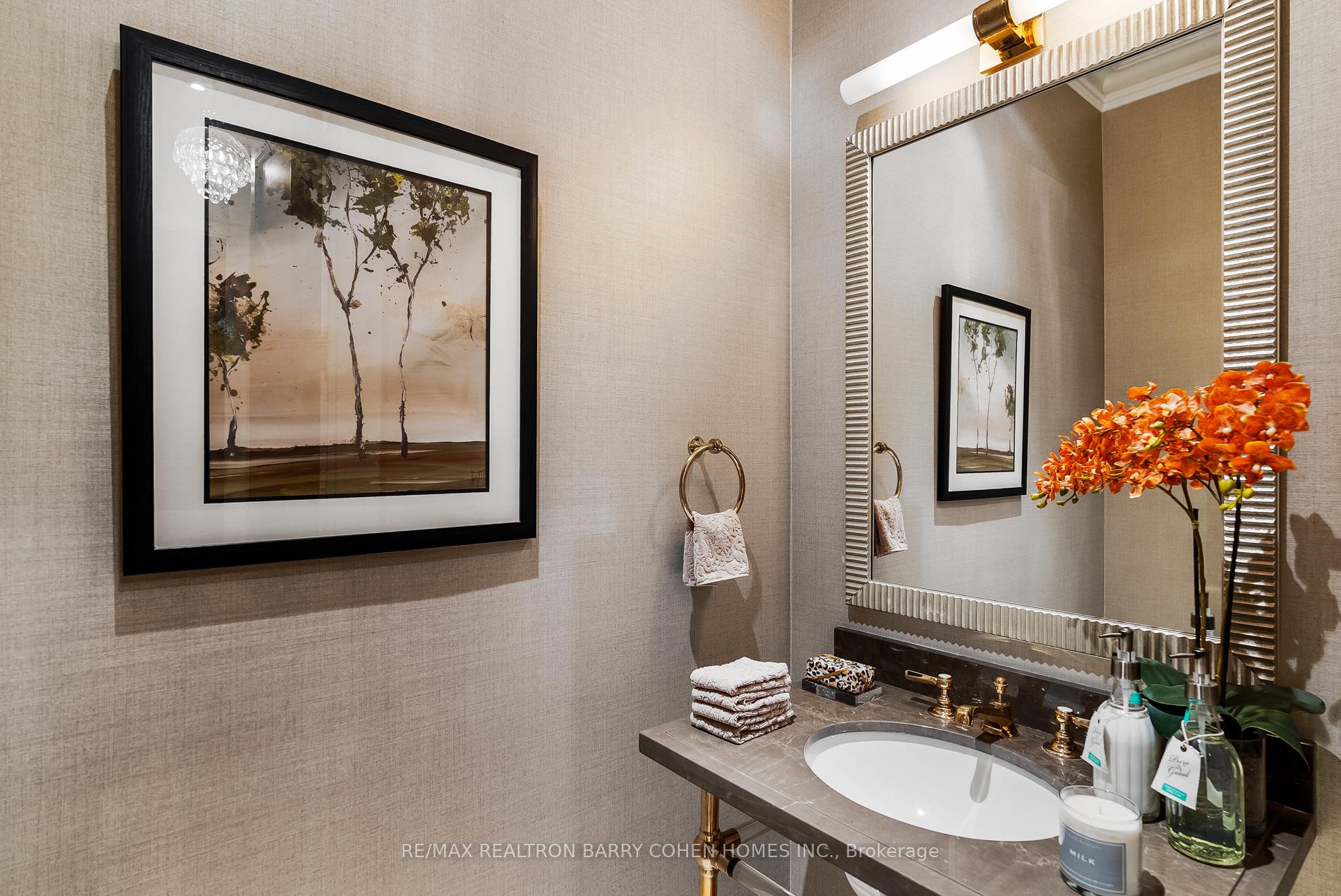 #1A - 1 St Thomas Street, Toronto Unit: 1A