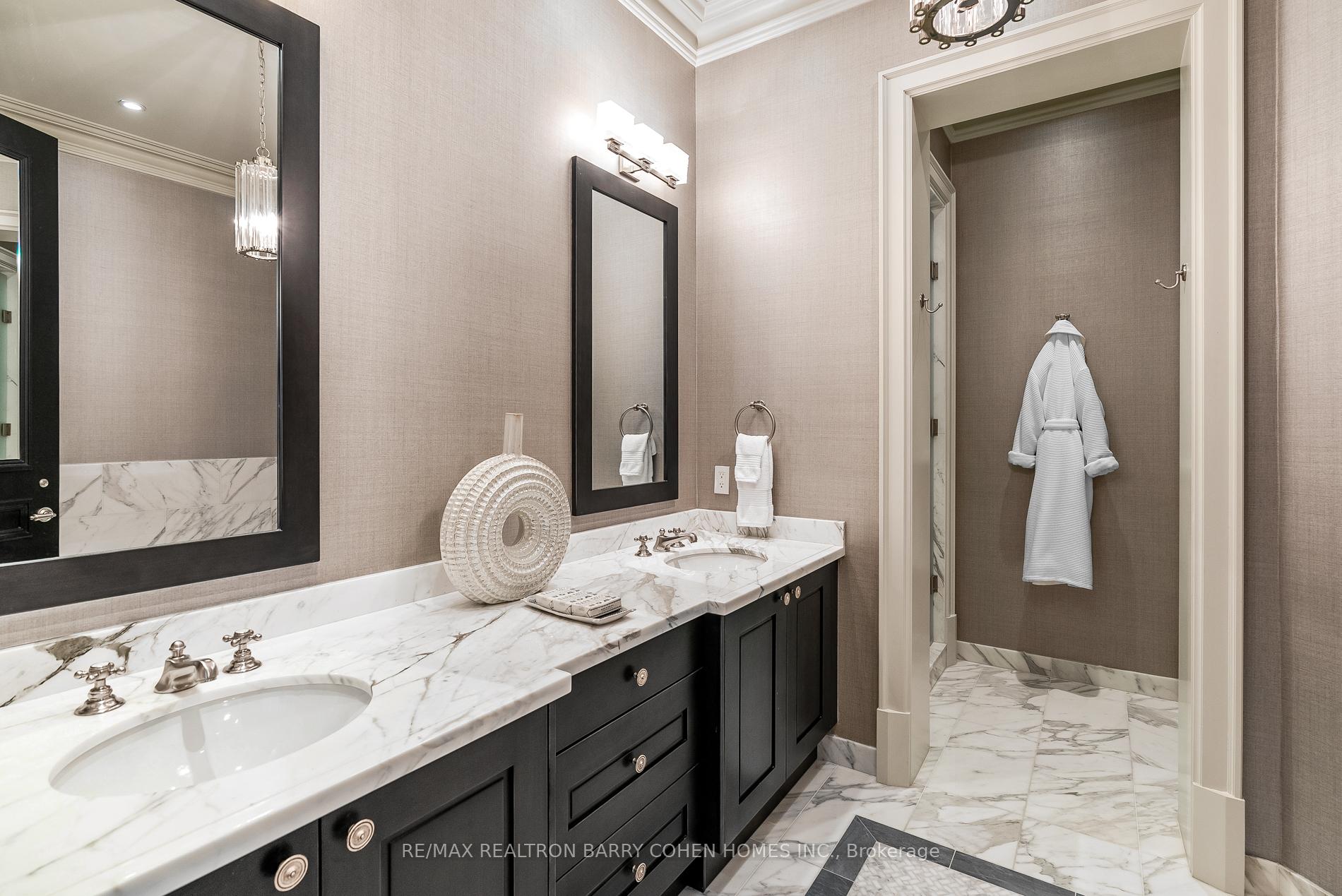 #1A - 1 St Thomas Street, Toronto Unit: 1A