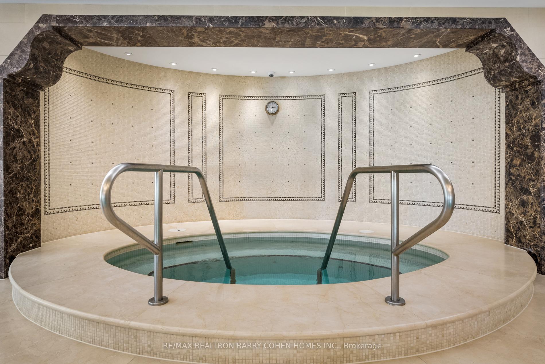 #1A - 1 St Thomas Street, Toronto Unit: 1A