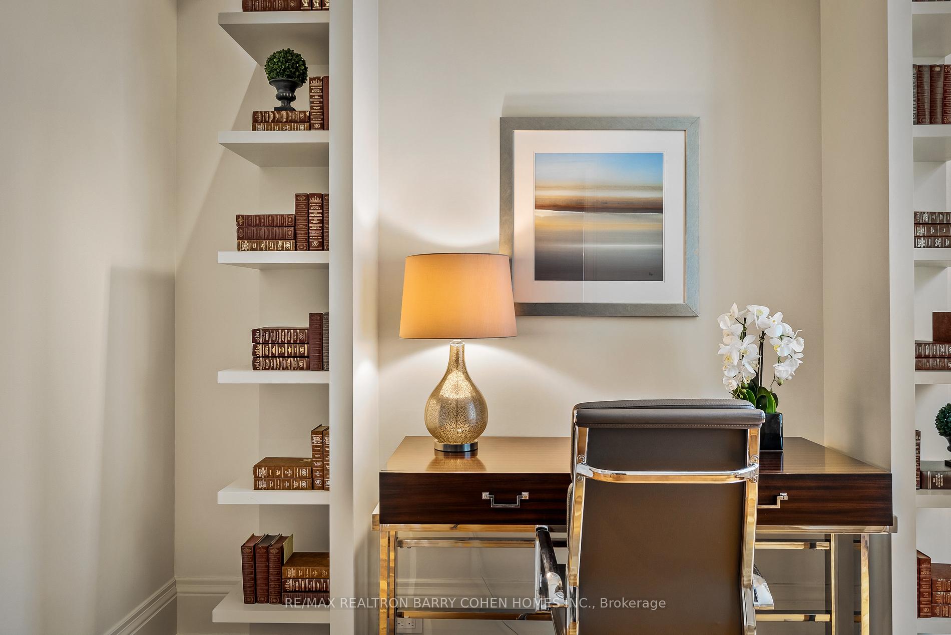 #1A - 1 St Thomas Street, Toronto Unit: 1A