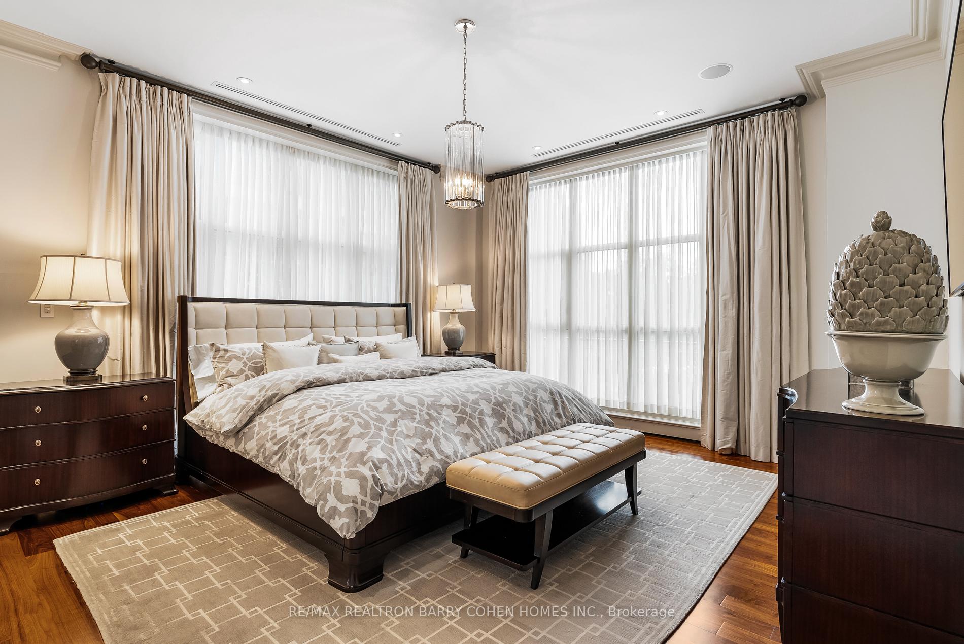 #1A - 1 St Thomas Street, Toronto Unit: 1A