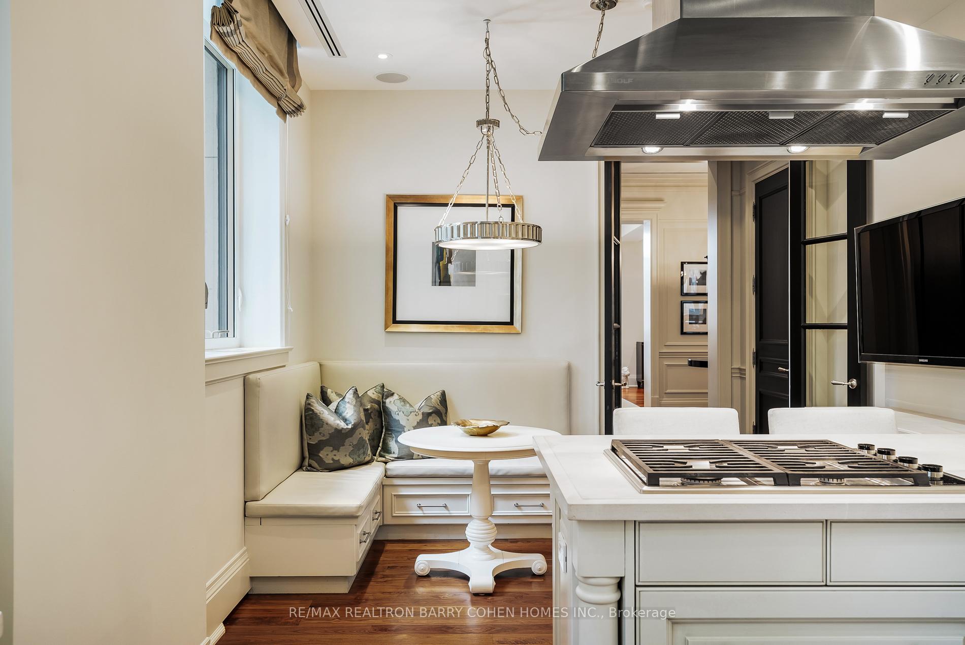 #1A - 1 St Thomas Street, Toronto Unit: 1A