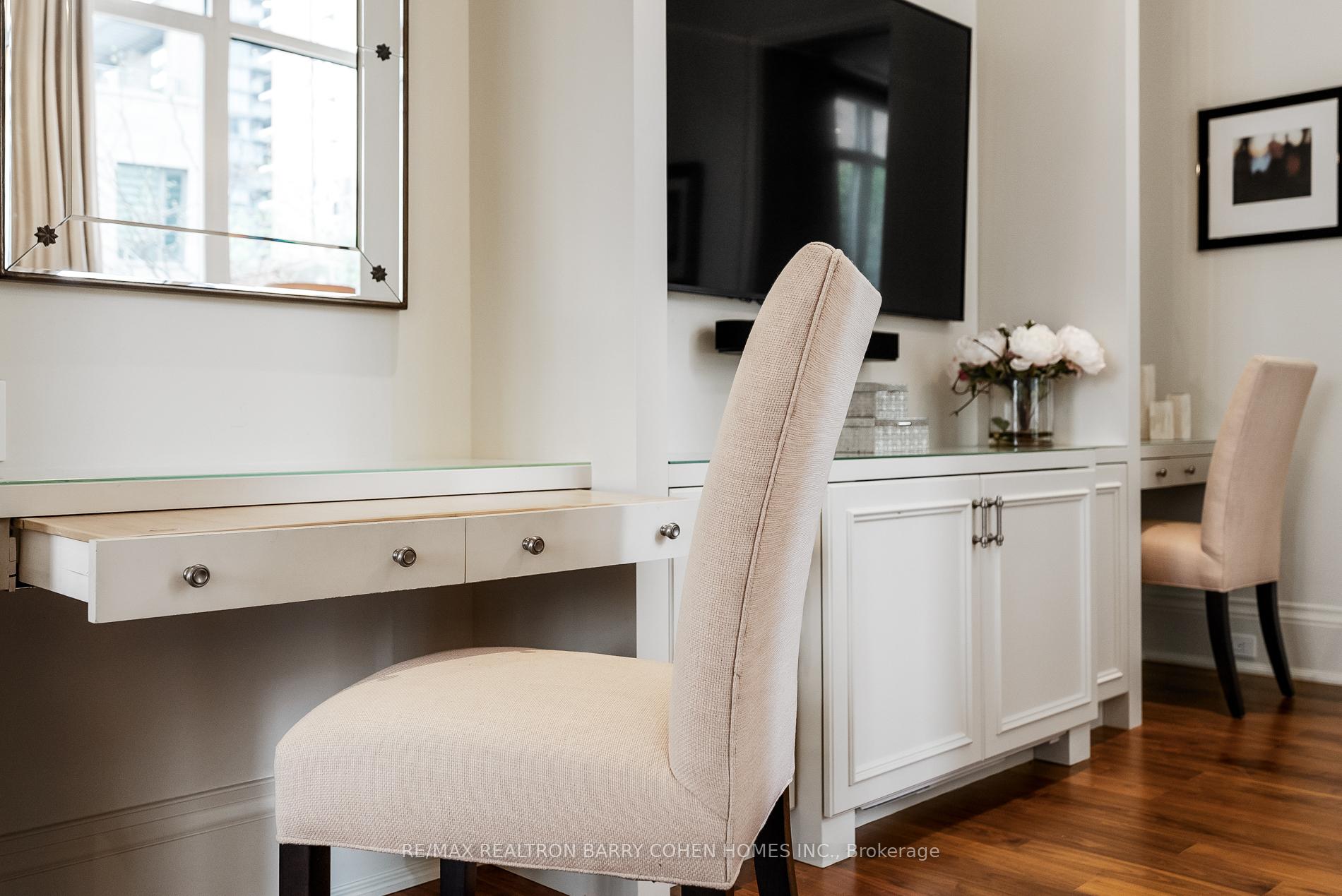 #1A - 1 St Thomas Street, Toronto Unit: 1A