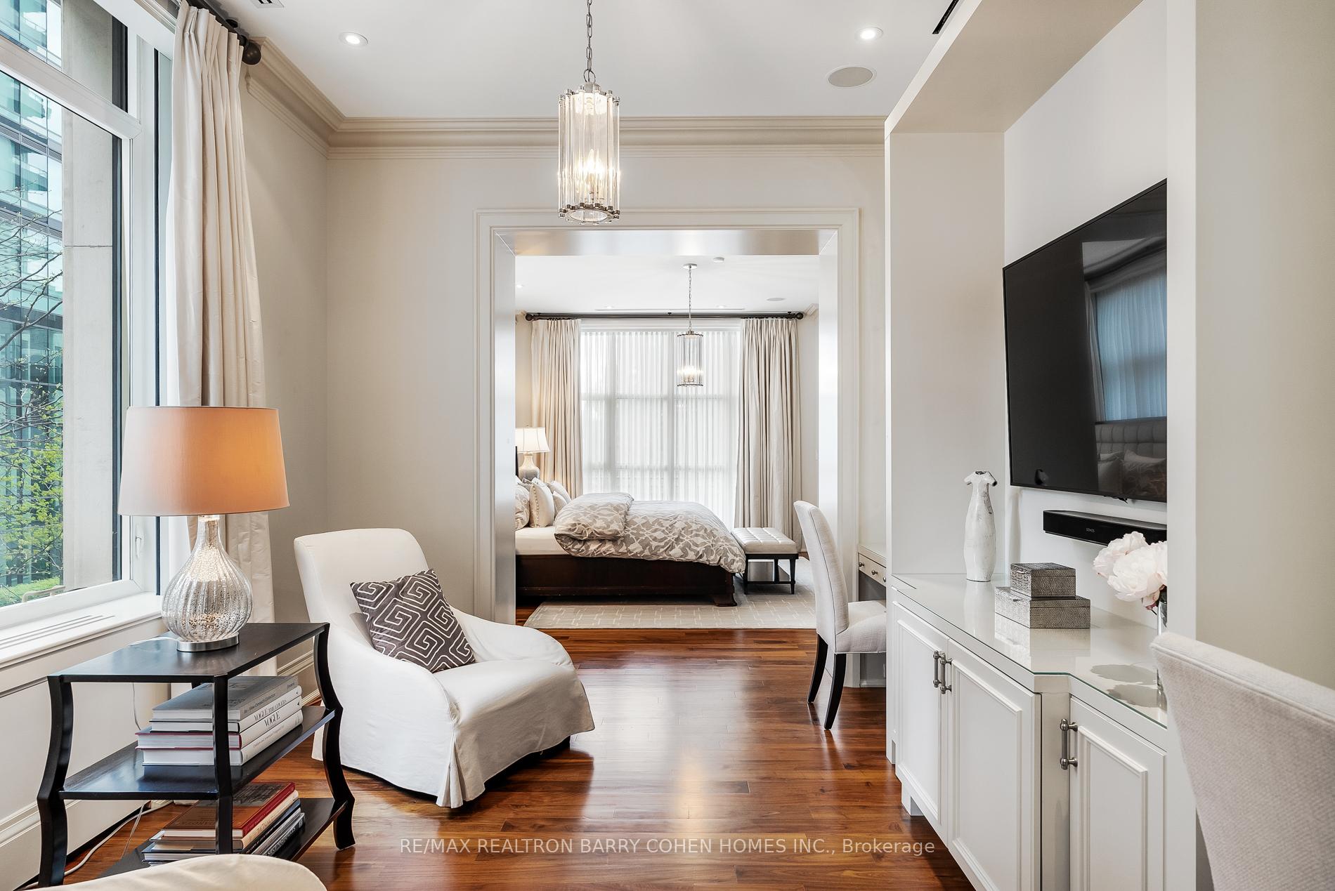 #1A - 1 St Thomas Street, Toronto Unit: 1A
