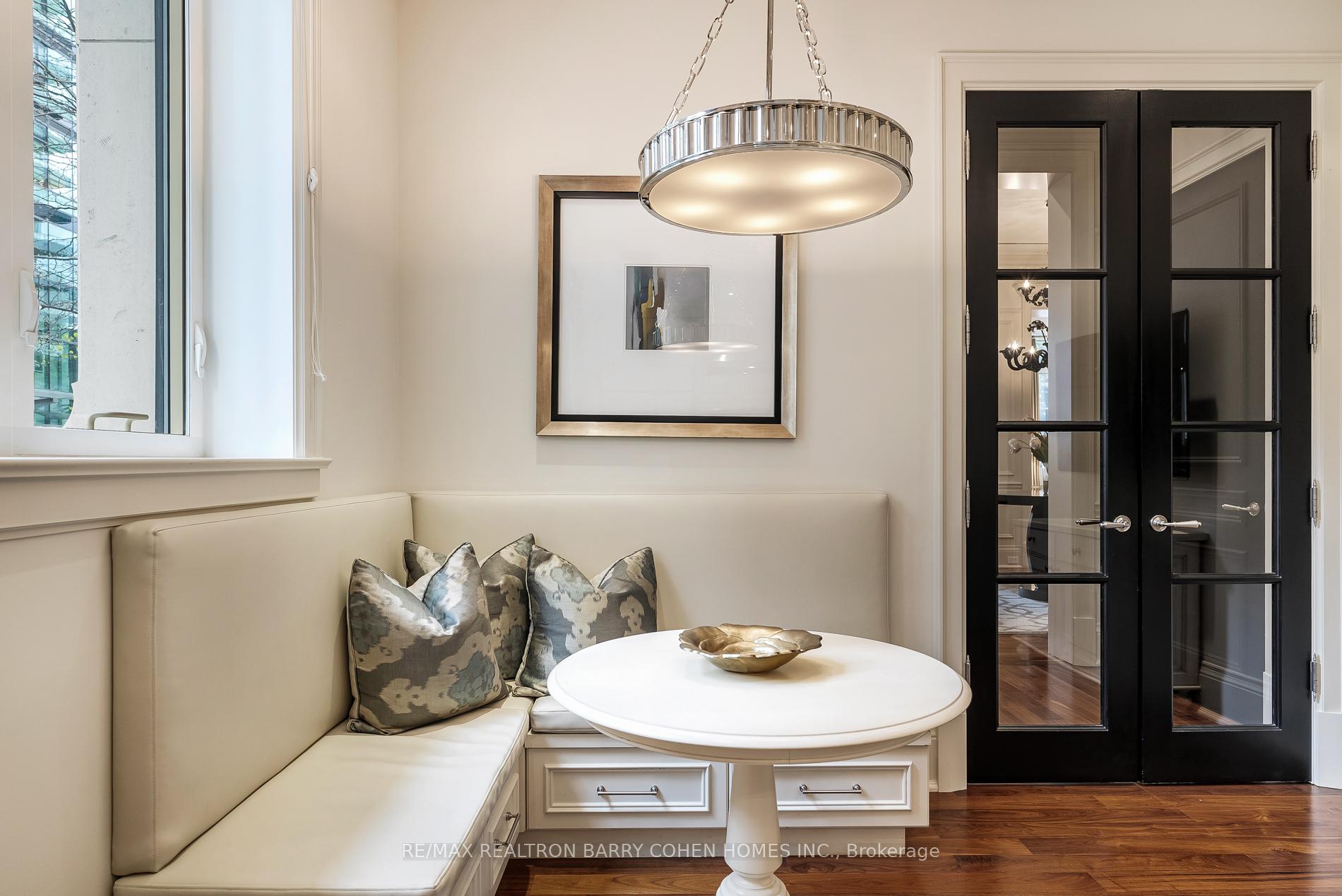 #1A - 1 St Thomas Street, Toronto Unit: 1A