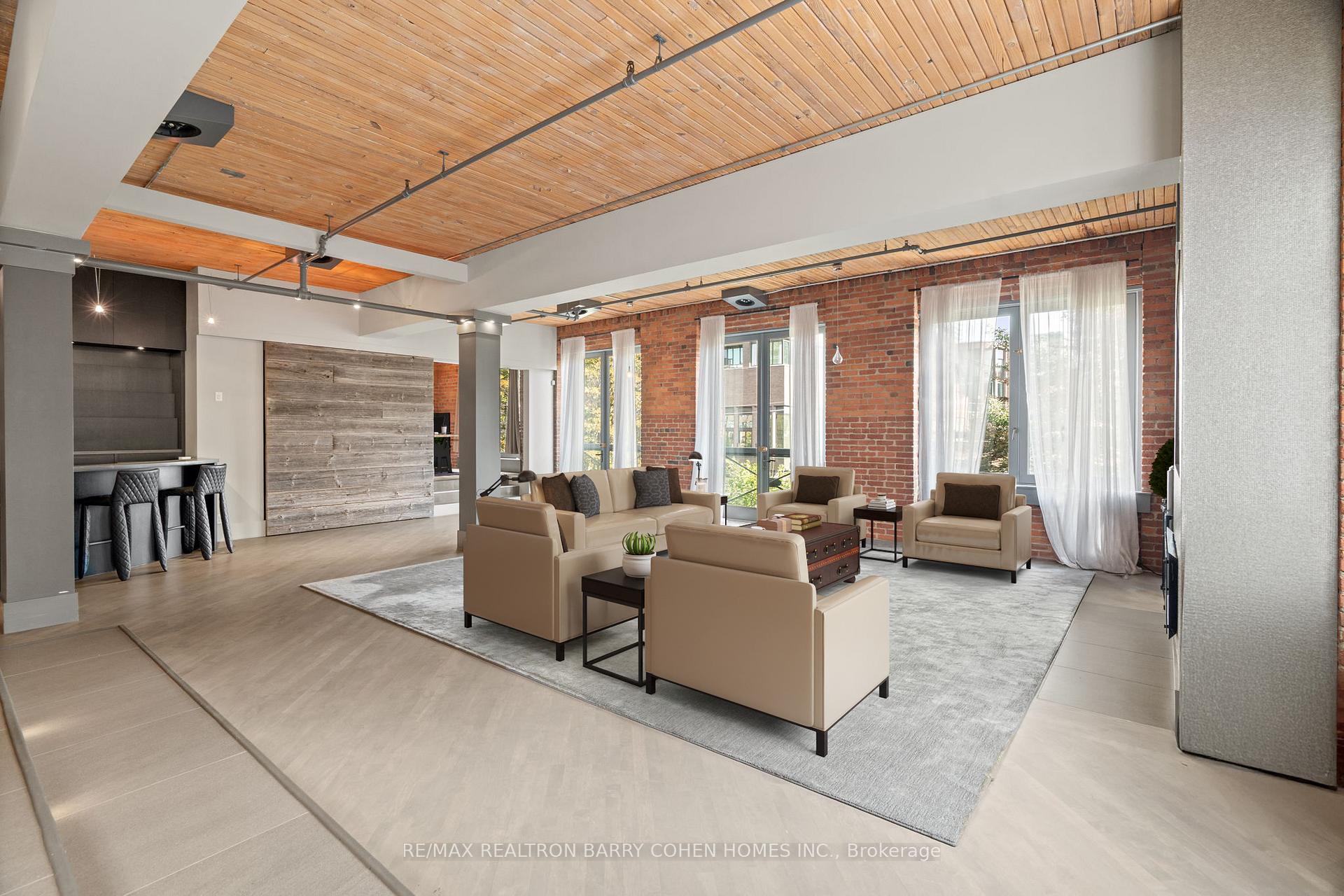 468 Wellington Street W 300