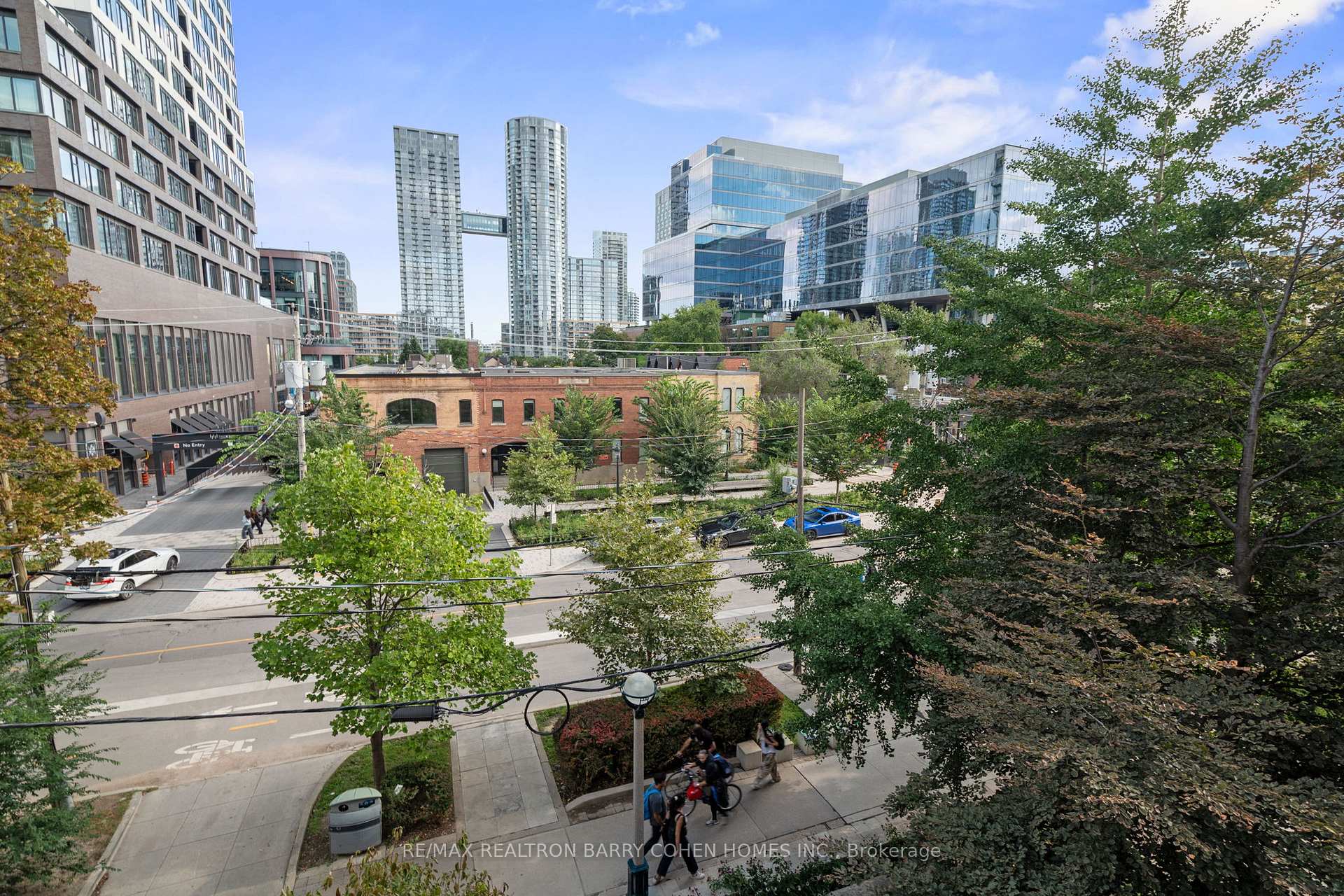 468 Wellington Street W 300