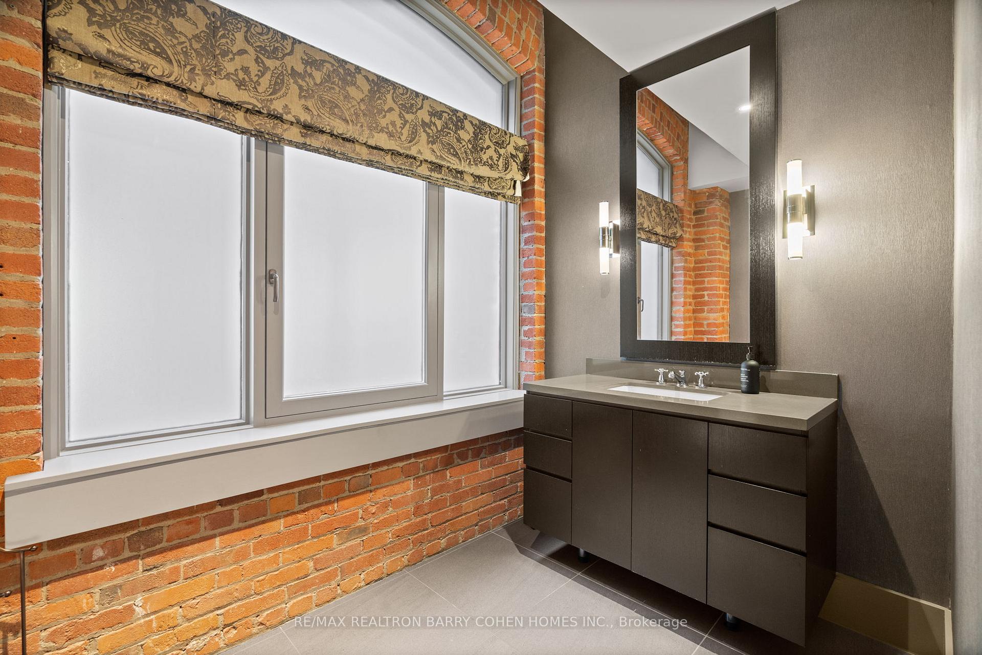 468 Wellington Street W 300