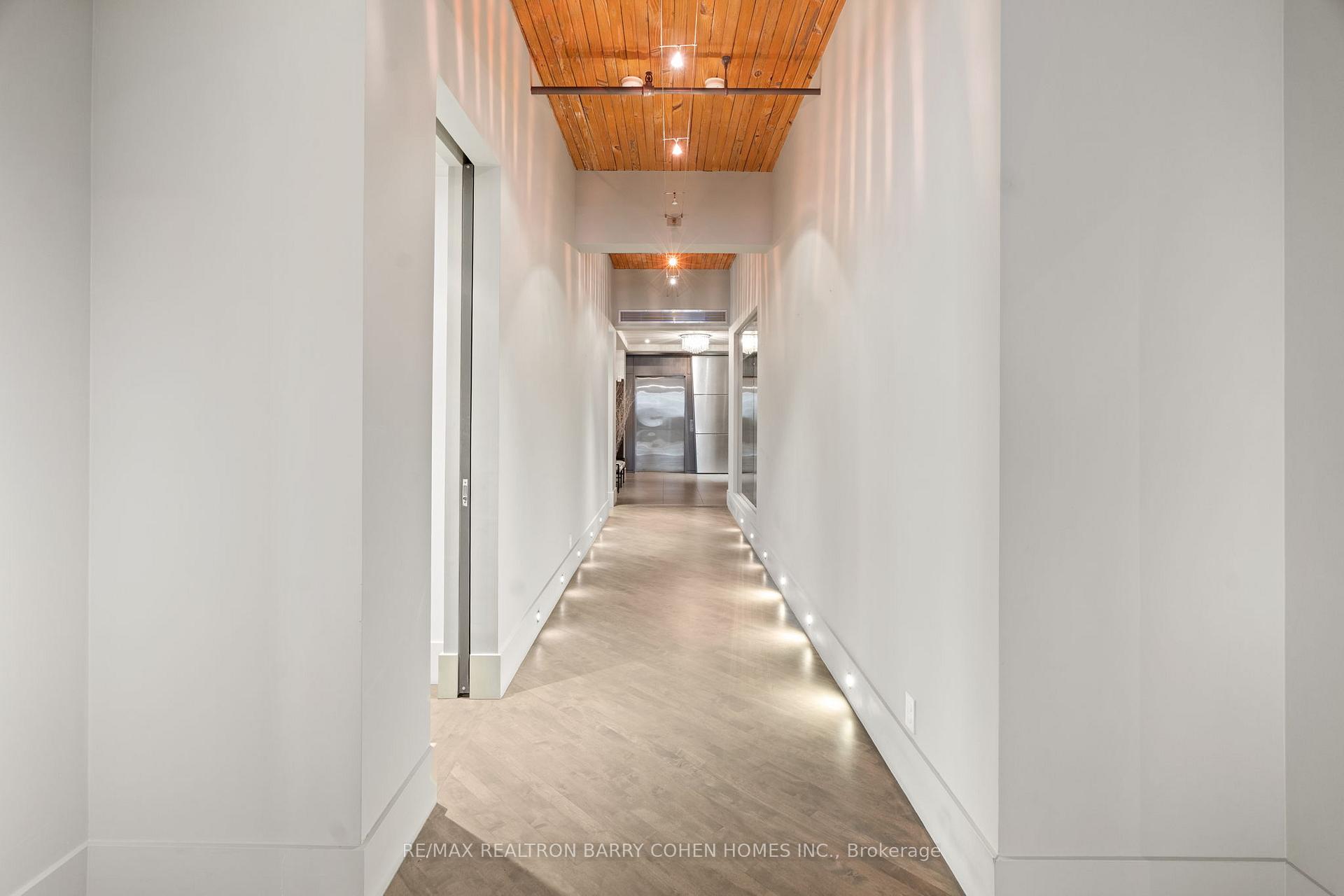 468 Wellington Street W 300