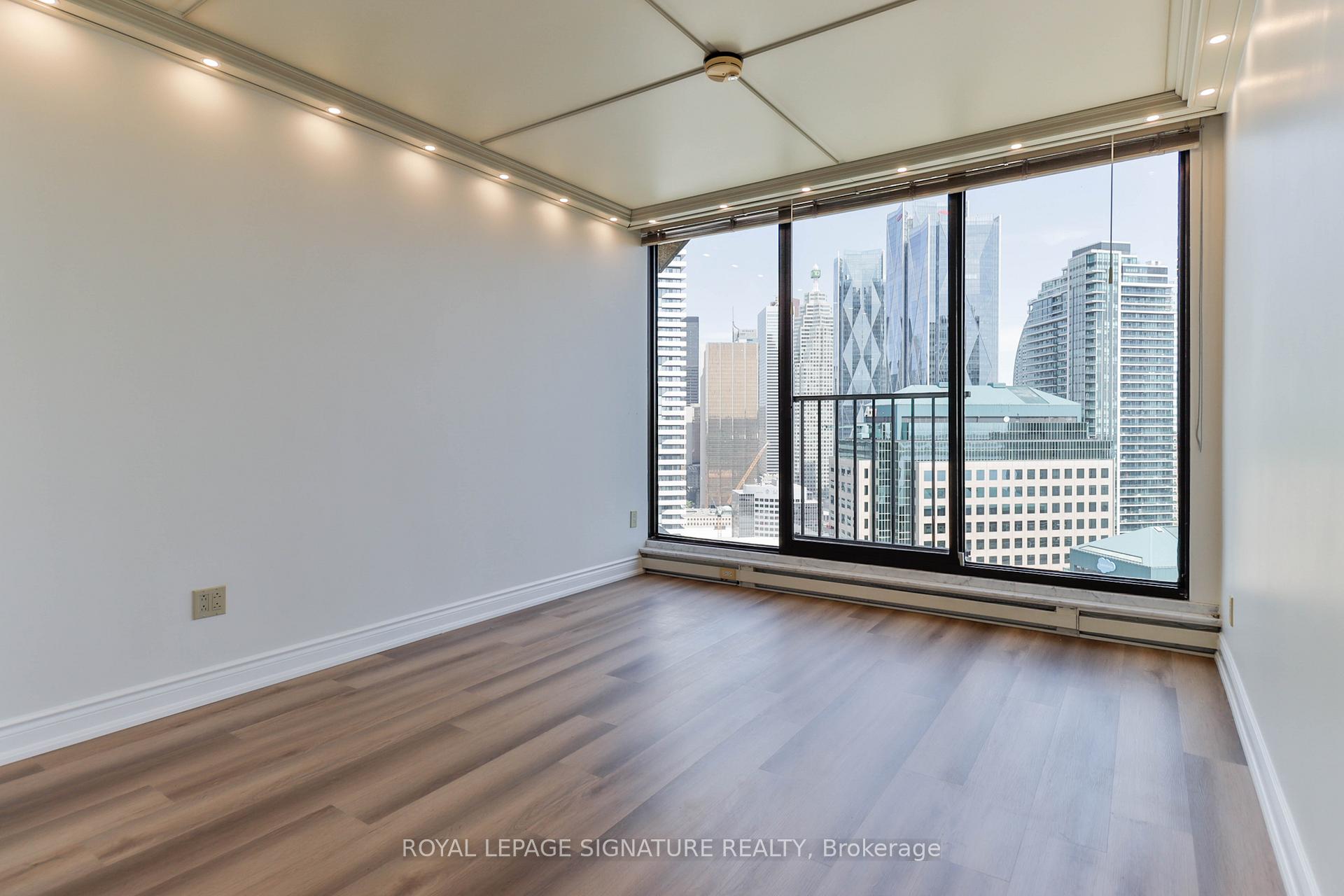 55 Harbour Square PH10