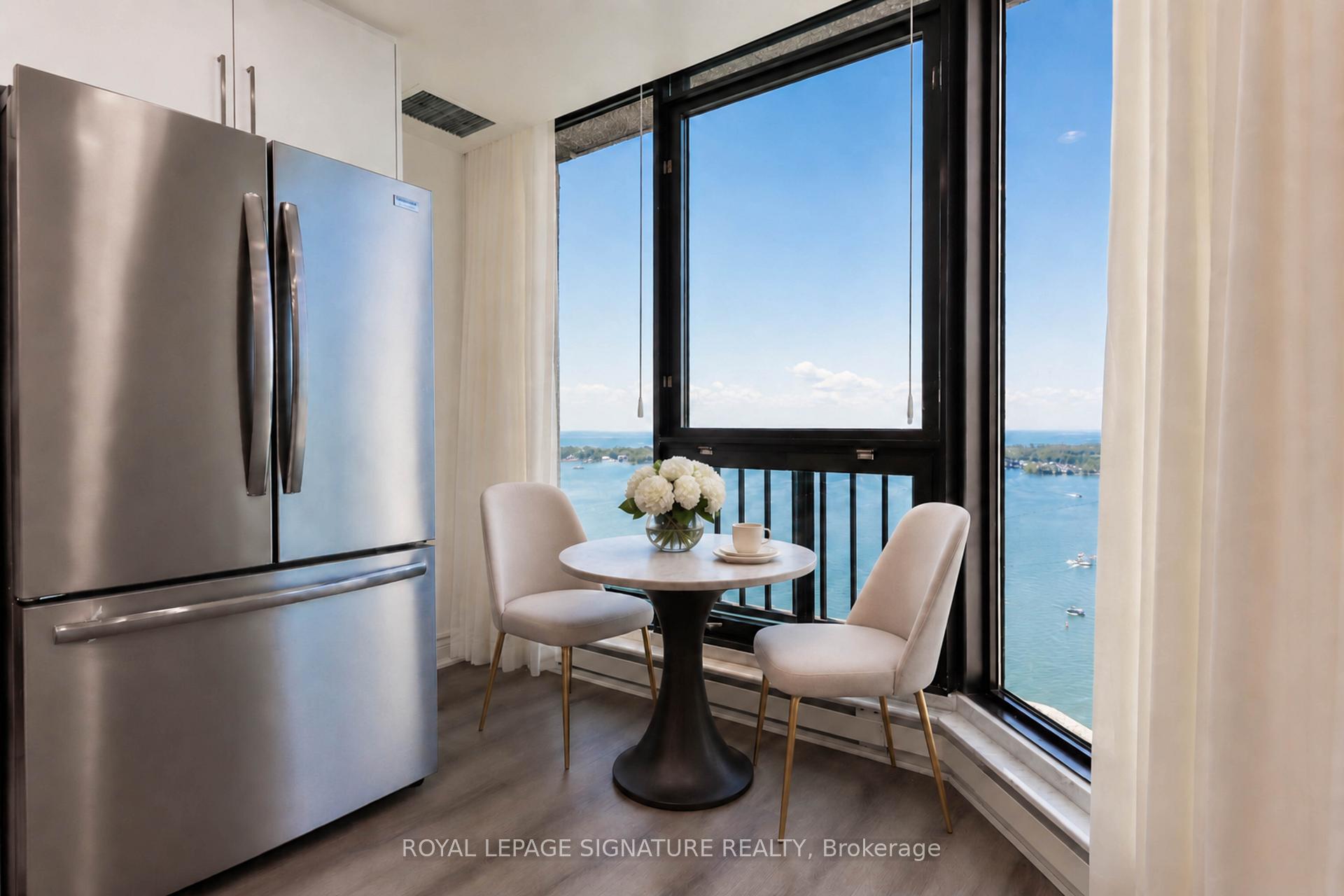 55 Harbour Square PH10