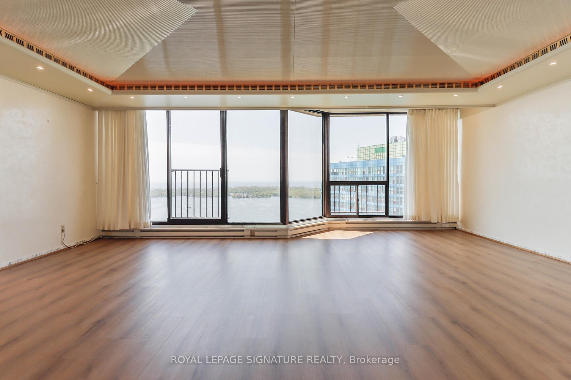 55 Harbour Square PH10
