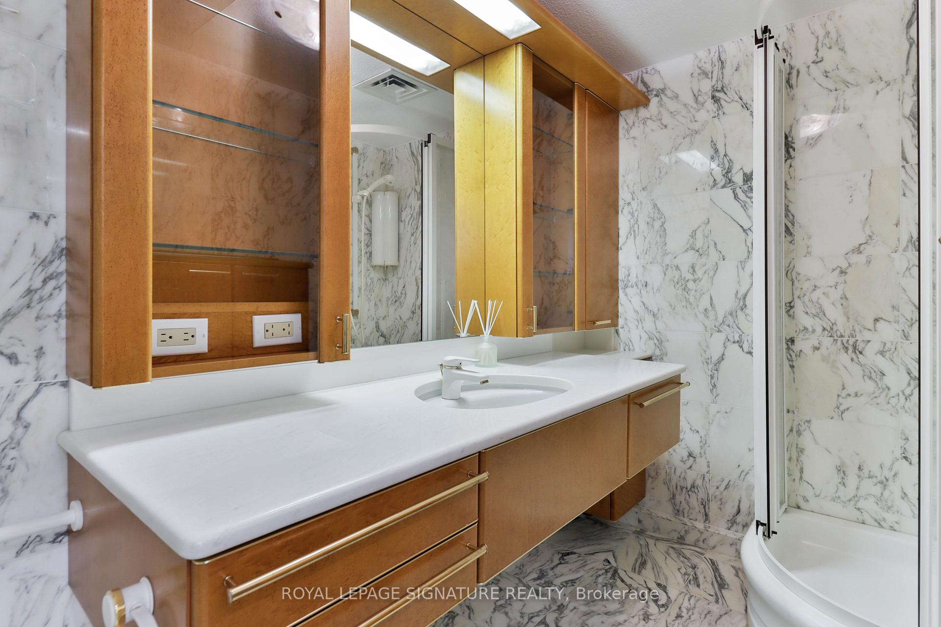 55 Harbour Square PH10