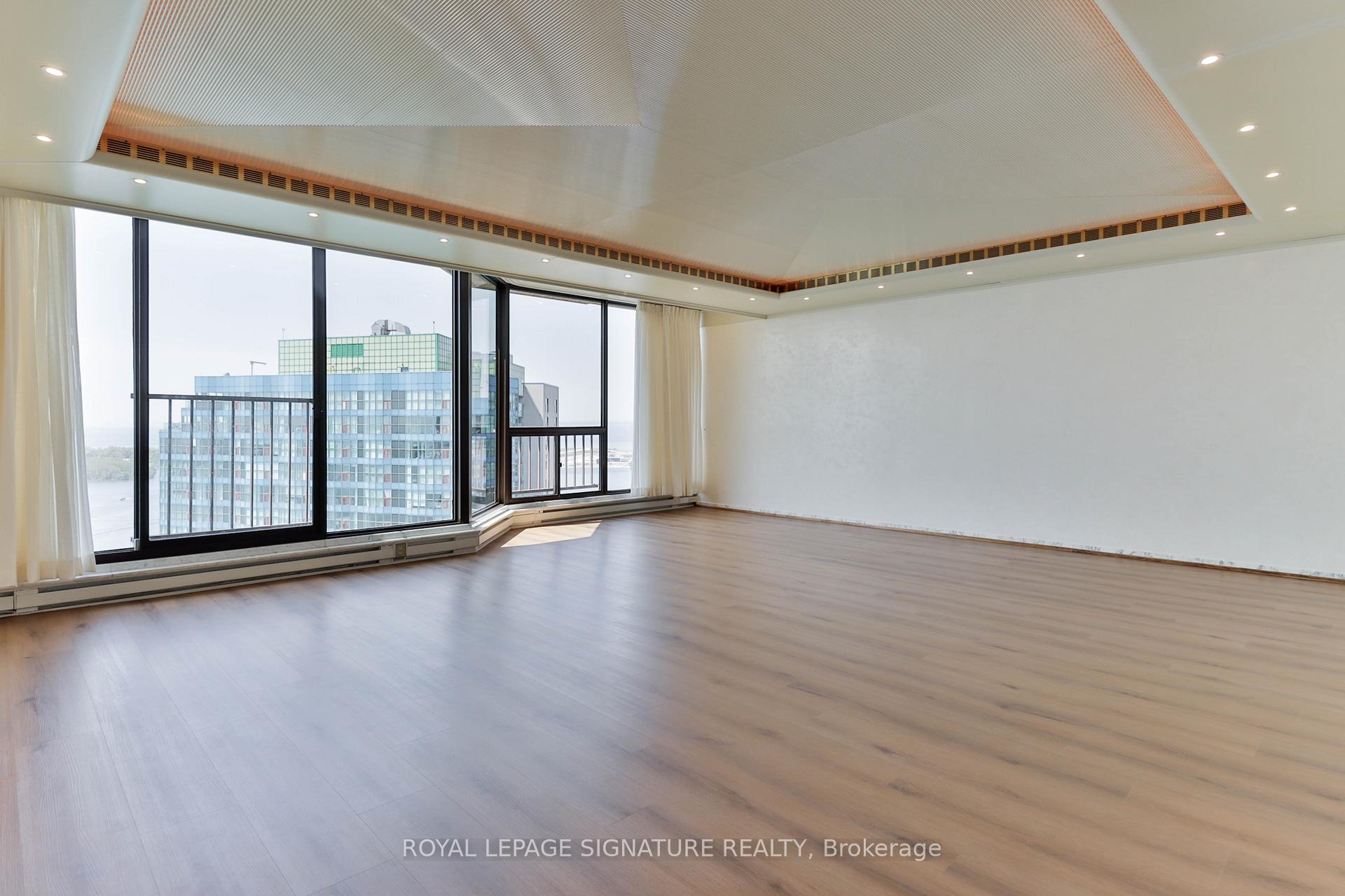 55 Harbour Square PH10