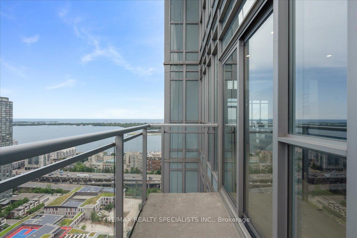 15 Iceboat Terrace PH06, Toronto Unit: PH06