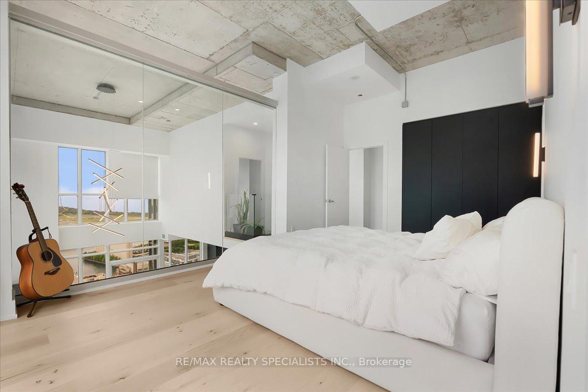 15 Iceboat Terrace PH06, Toronto Unit: PH06