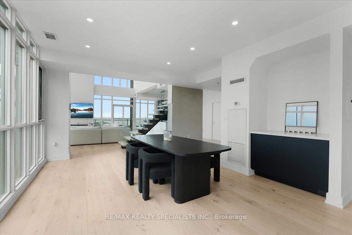 15 Iceboat Terrace PH06, Toronto Unit: PH06