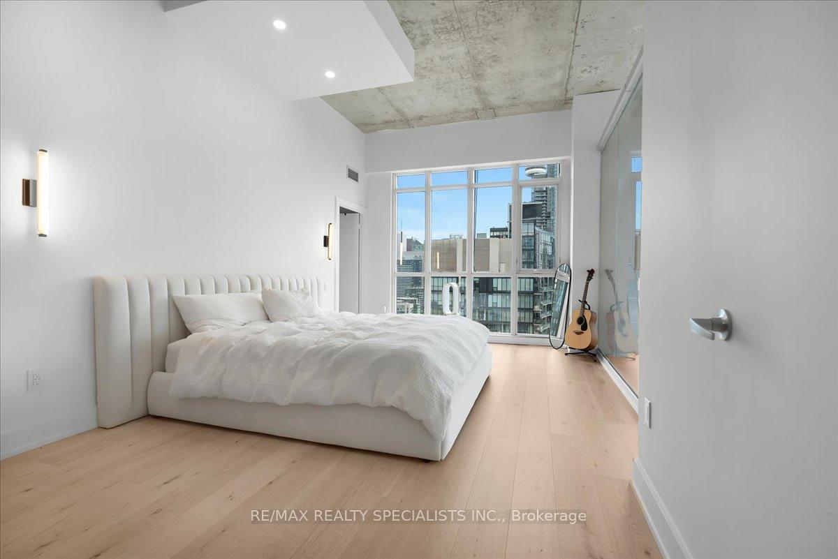 15 Iceboat Terrace PH06, Toronto Unit: PH06