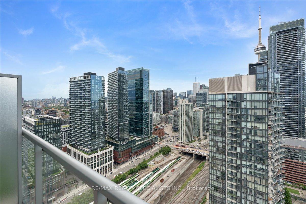 15 Iceboat Terrace PH06, Toronto Unit: PH06
