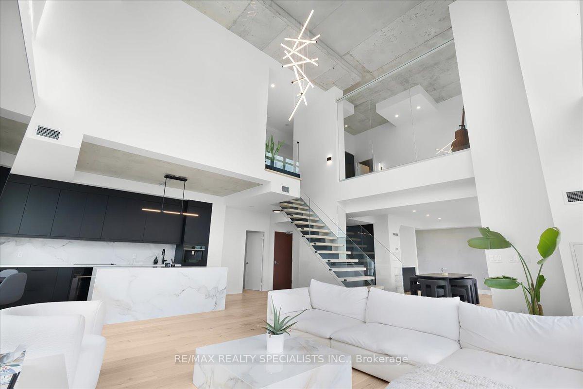 15 Iceboat Terrace PH06, Toronto Unit: PH06