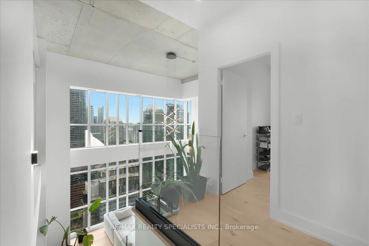 15 Iceboat Terrace PH06, Toronto Unit: PH06