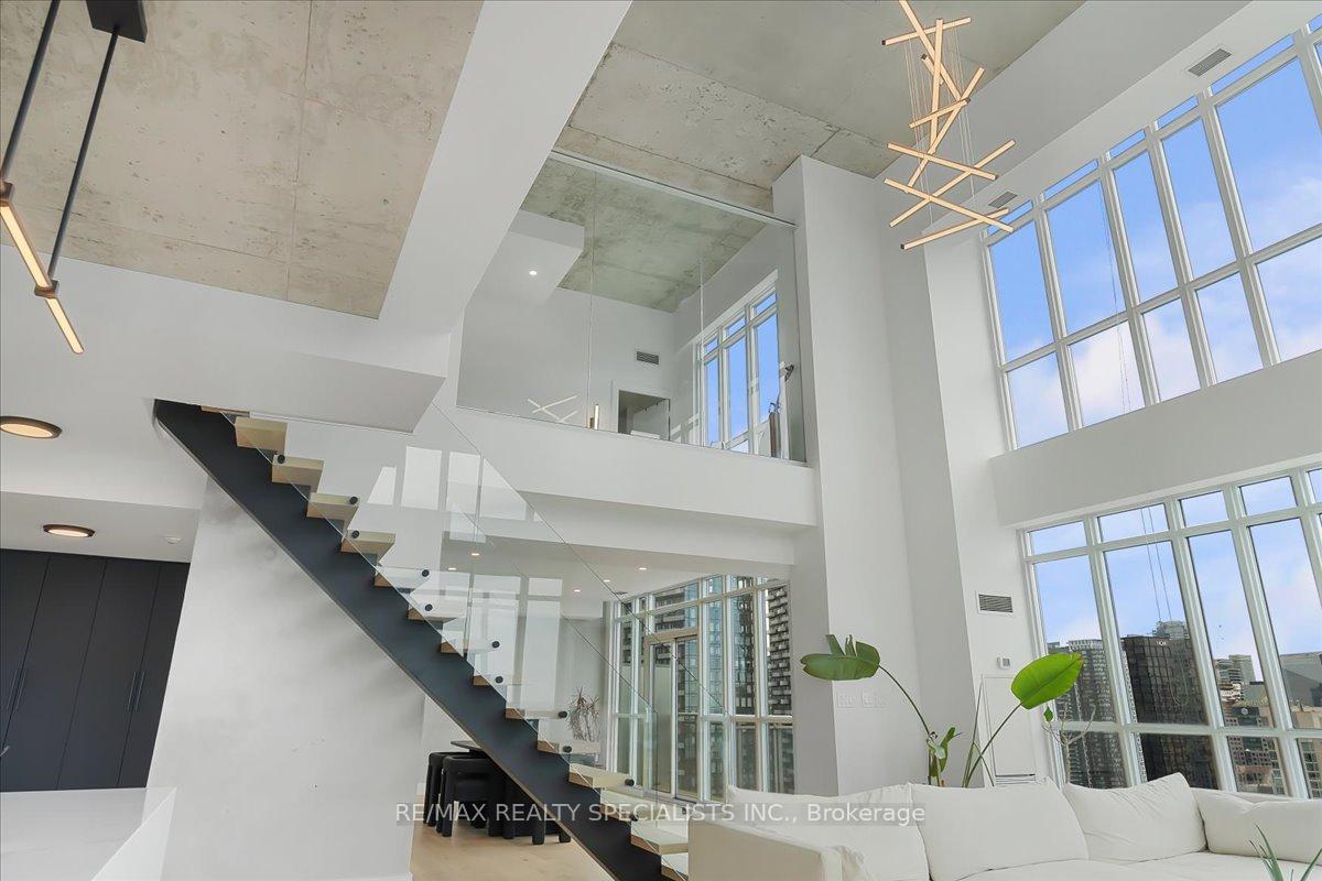 15 Iceboat Terrace PH06, Toronto Unit: PH06