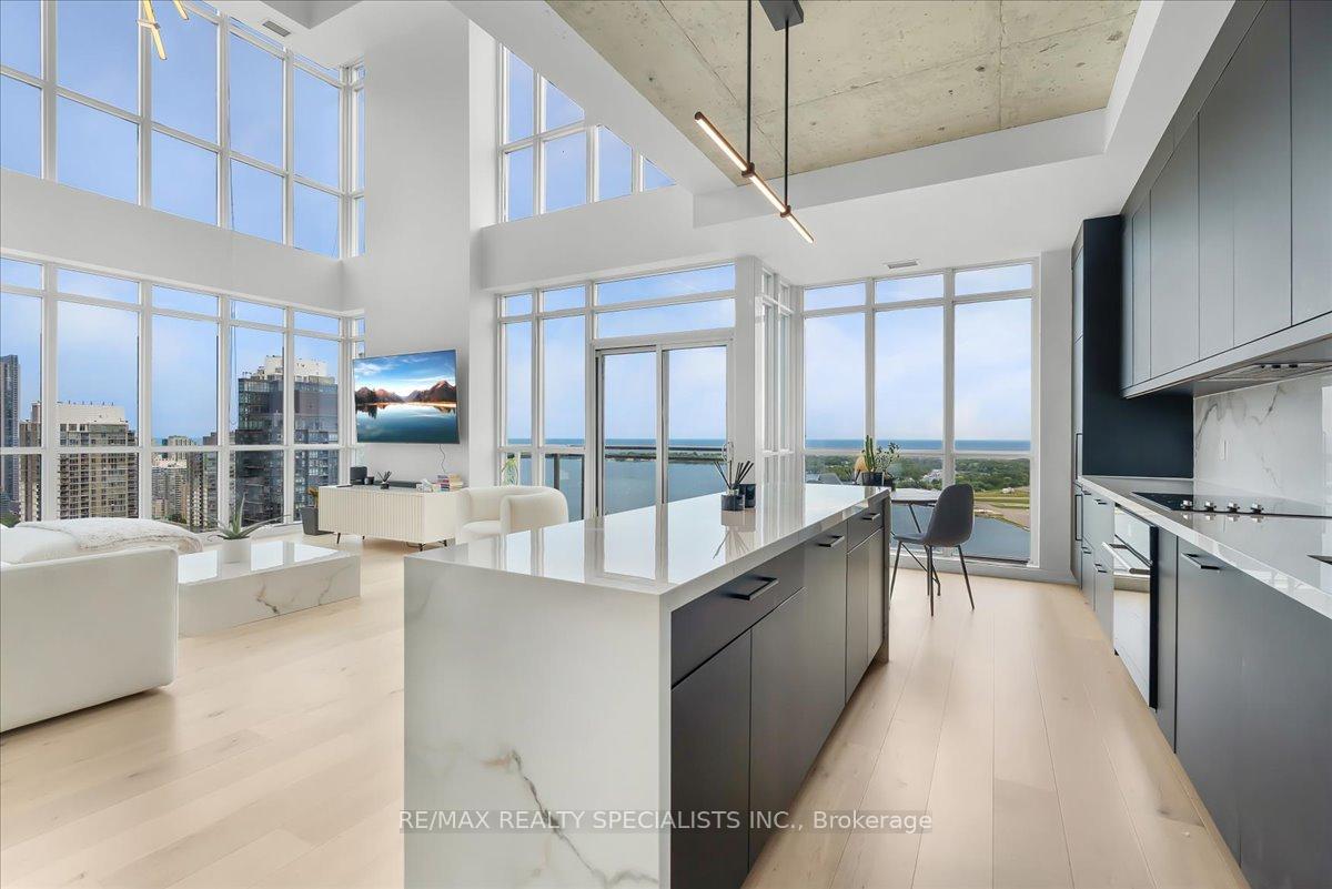 15 Iceboat Terrace PH06, Toronto Unit: PH06