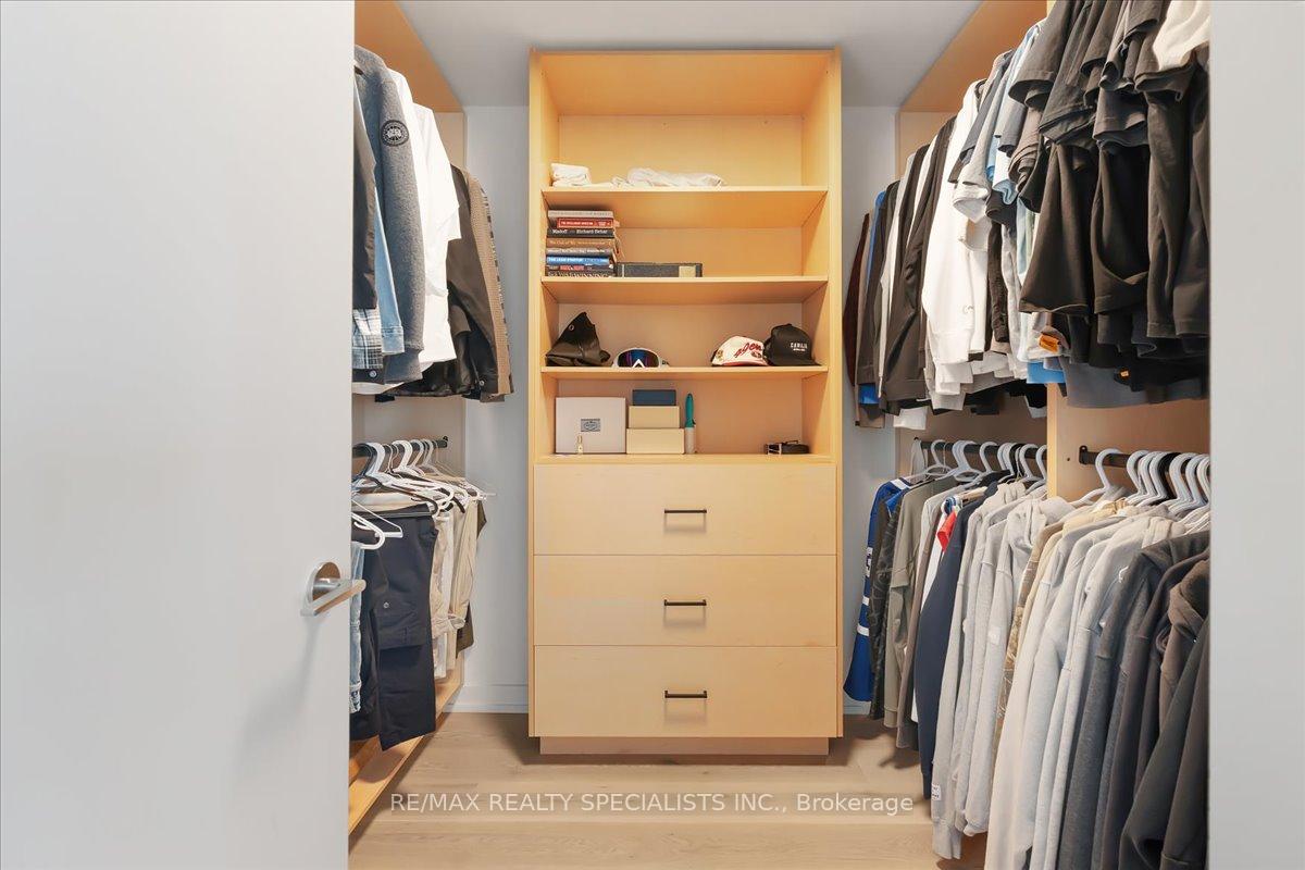 15 Iceboat Terrace PH06, Toronto Unit: PH06