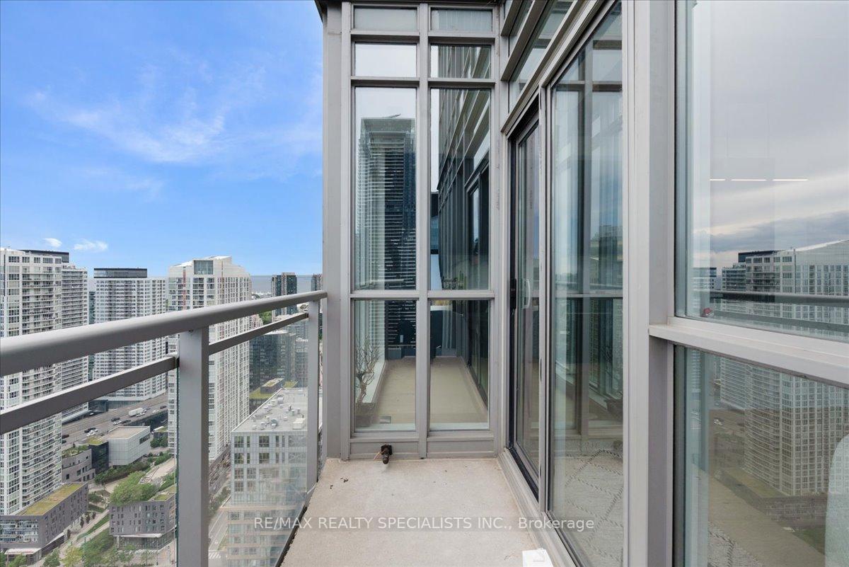 15 Iceboat Terrace PH06, Toronto Unit: PH06