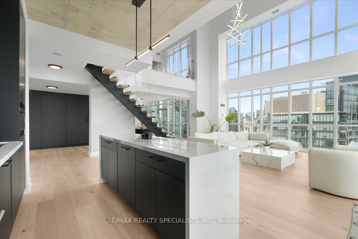 15 Iceboat Terrace PH06, Toronto Unit: PH06