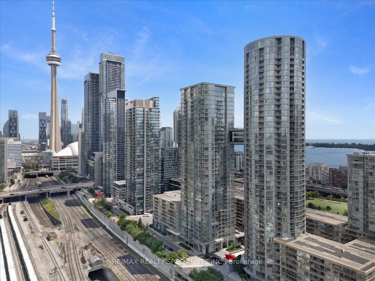 15 Iceboat Terrace PH06, Toronto Unit: PH06