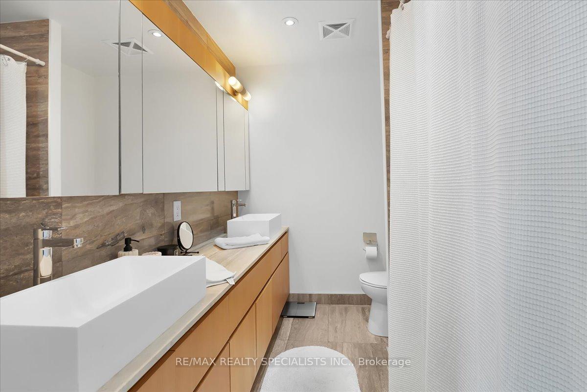 15 Iceboat Terrace PH06, Toronto Unit: PH06