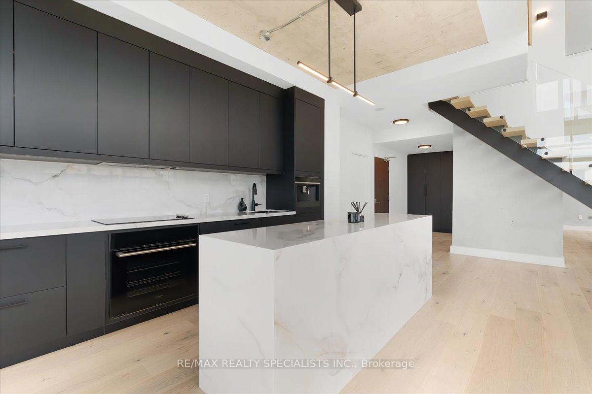 15 Iceboat Terrace PH06, Toronto Unit: PH06