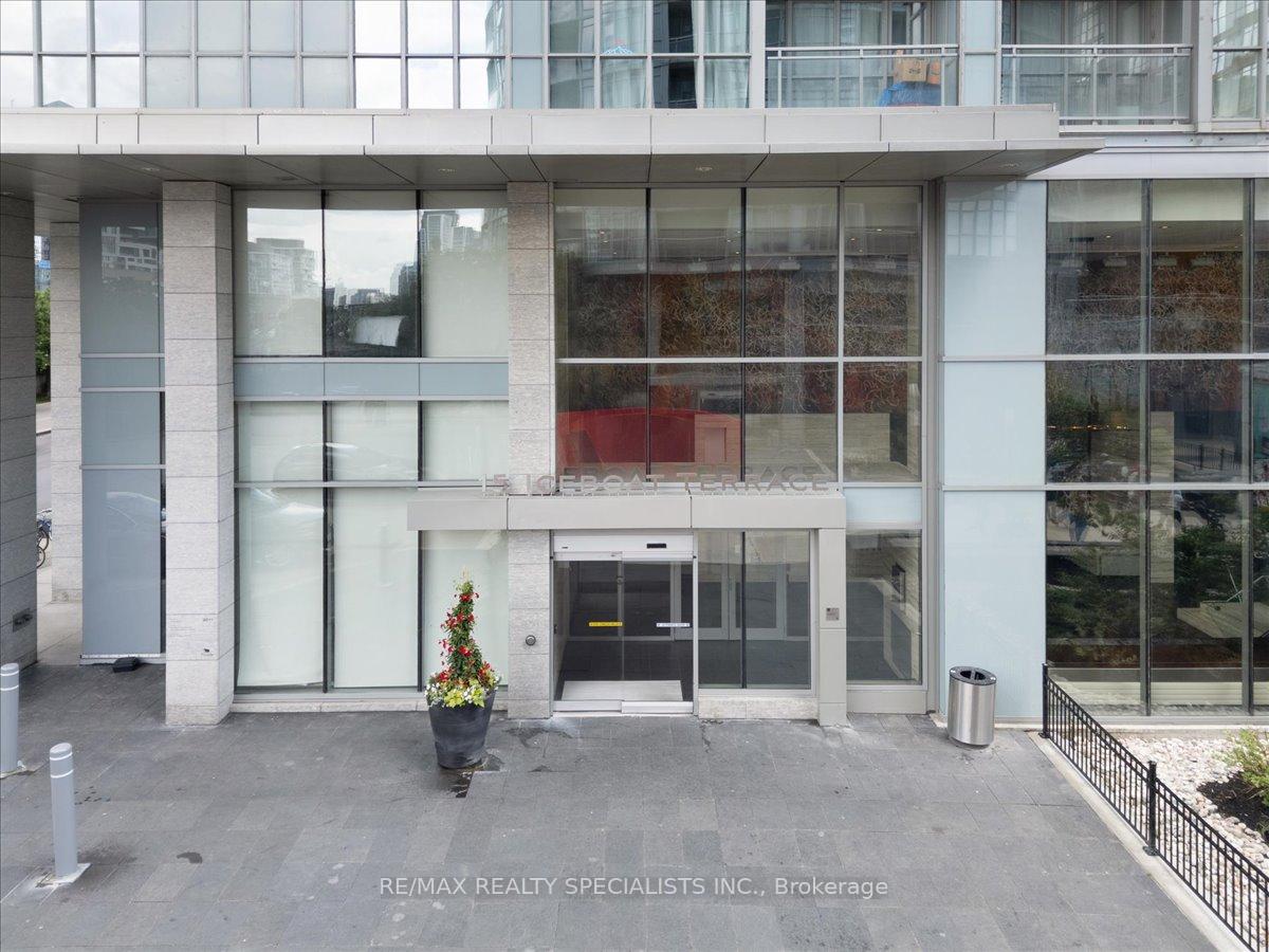 15 Iceboat Terrace PH06, Toronto Unit: PH06