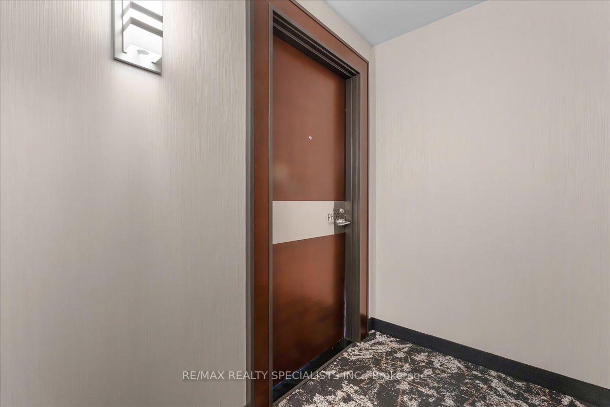 15 Iceboat Terrace PH06, Toronto Unit: PH06