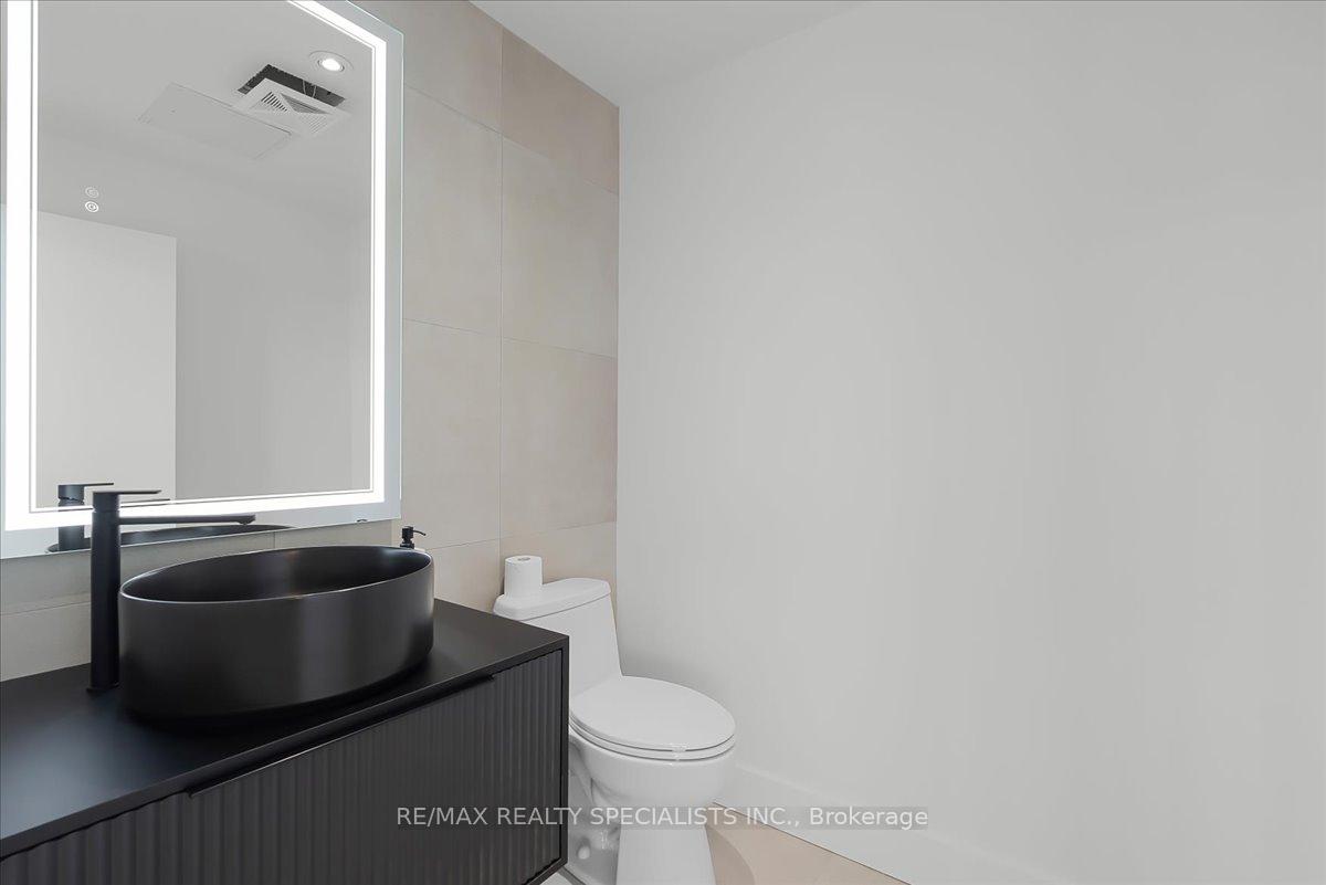 15 Iceboat Terrace PH06, Toronto Unit: PH06