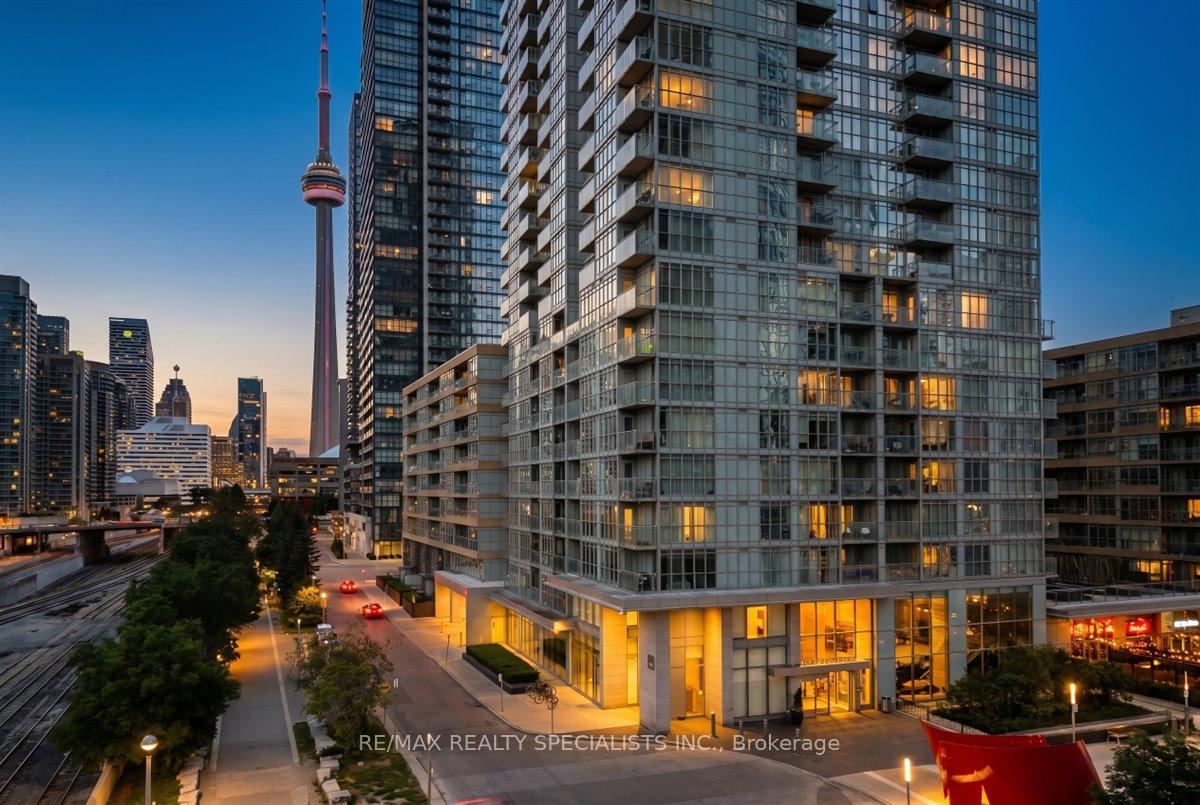 15 Iceboat Terrace PH06, Toronto Unit: PH06
