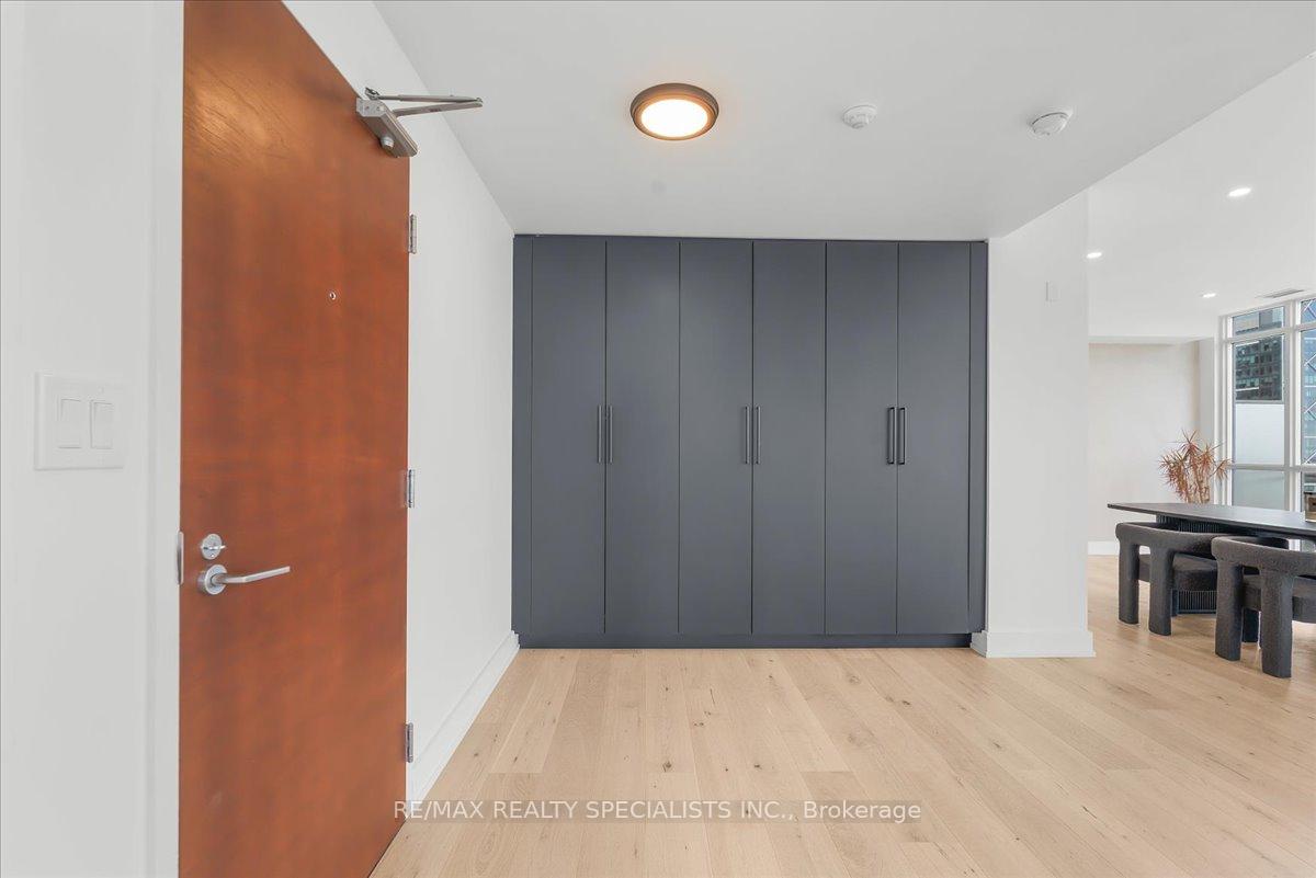 15 Iceboat Terrace PH06, Toronto Unit: PH06
