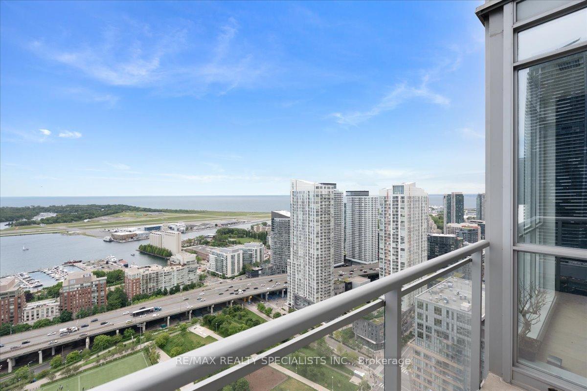 15 Iceboat Terrace PH06, Toronto Unit: PH06