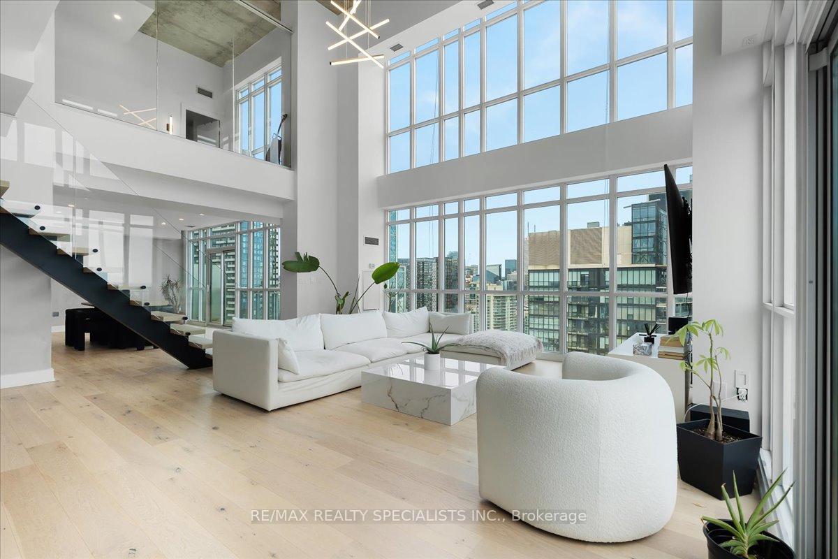 15 Iceboat Terrace PH06, Toronto Unit: PH06