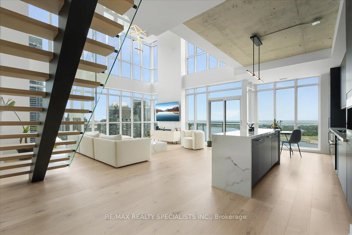 15 Iceboat Terrace PH06, Toronto Unit: PH06