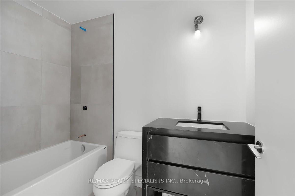 15 Iceboat Terrace PH06, Toronto Unit: PH06