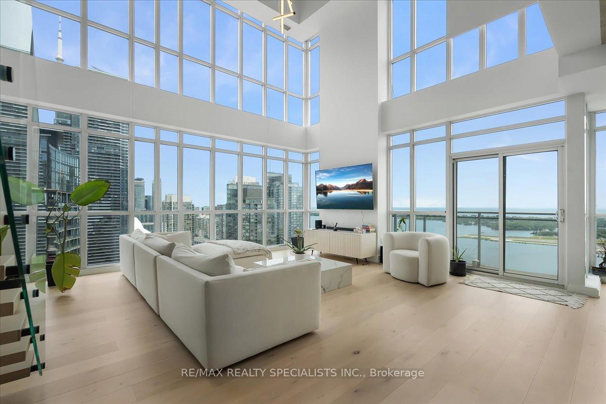 15 Iceboat Terrace PH06, Toronto Unit: PH06